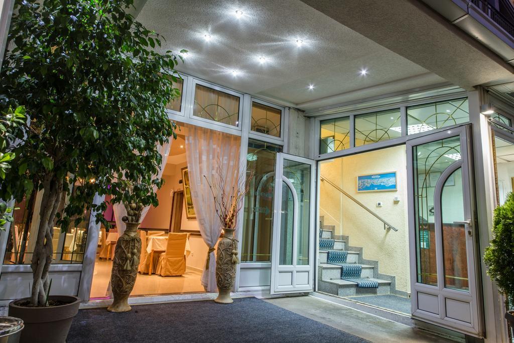 Hotel Ideal พอดโกริกา ภายนอก รูปภาพ