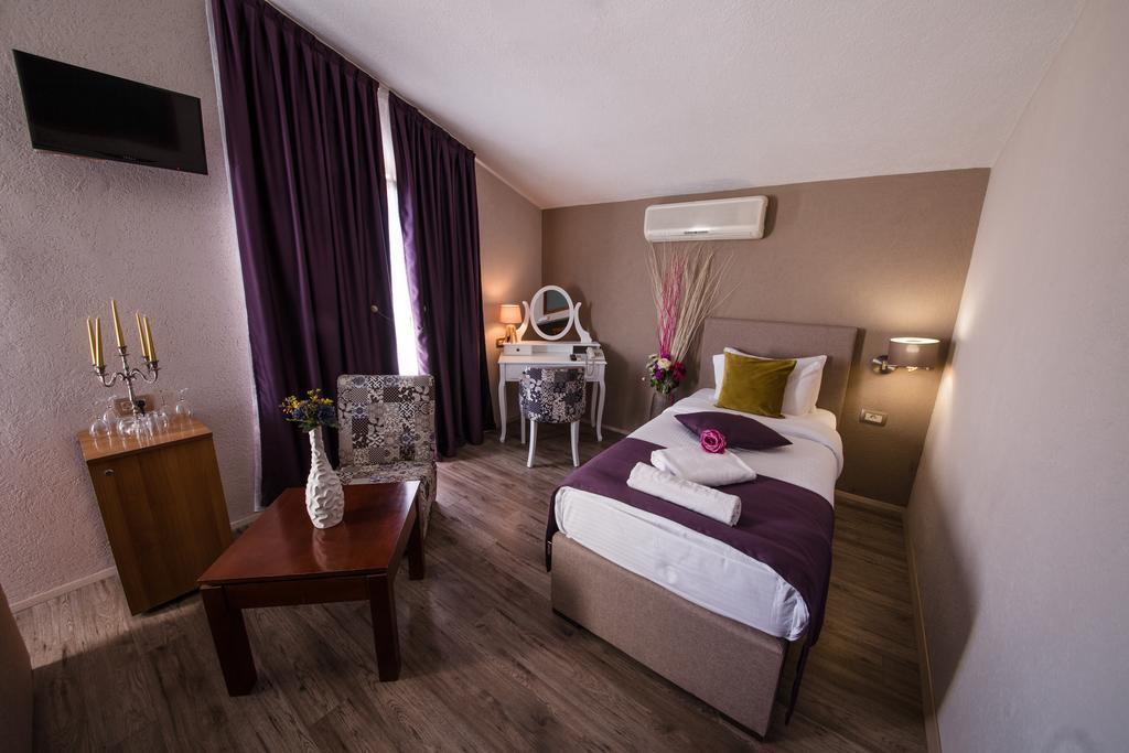 Hotel Ideal พอดโกริกา ภายนอก รูปภาพ