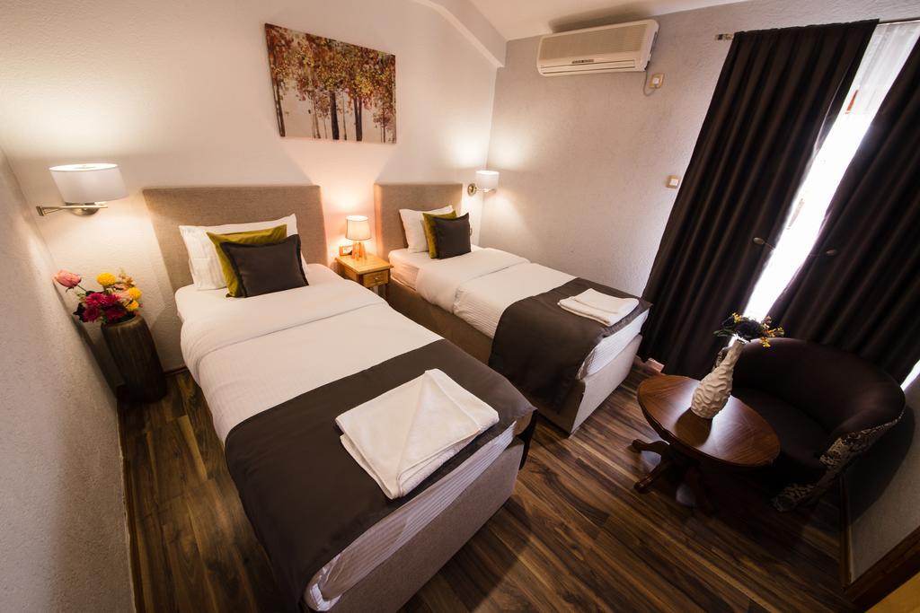 Hotel Ideal พอดโกริกา ภายนอก รูปภาพ