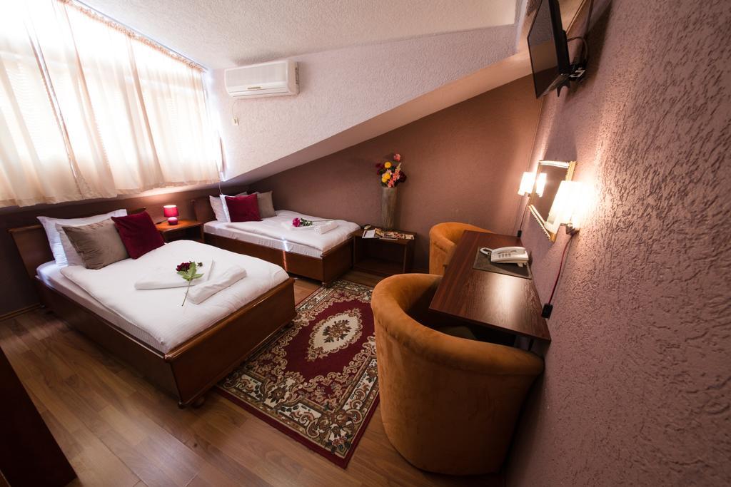 Hotel Ideal พอดโกริกา ภายนอก รูปภาพ