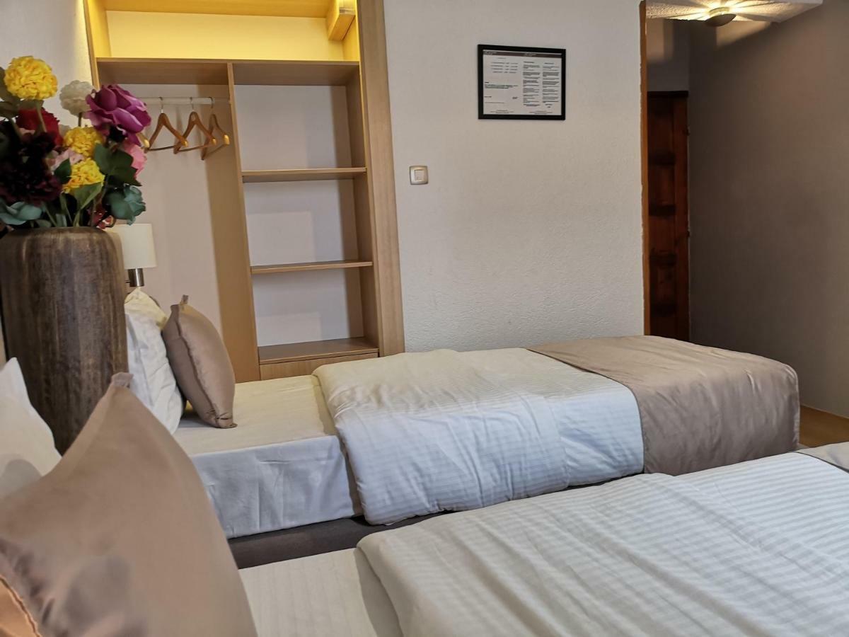 Hotel Ideal พอดโกริกา ภายนอก รูปภาพ