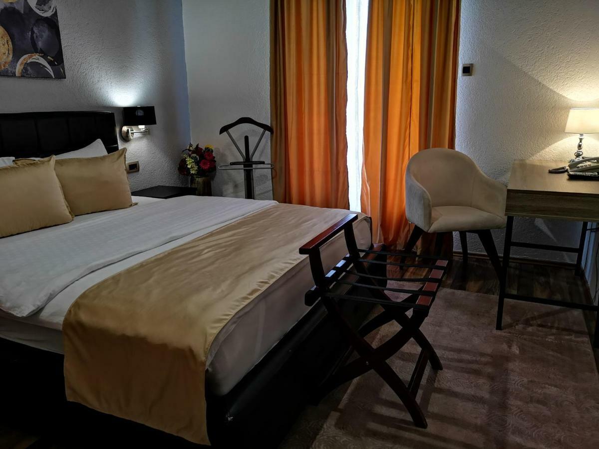 Hotel Ideal พอดโกริกา ภายนอก รูปภาพ