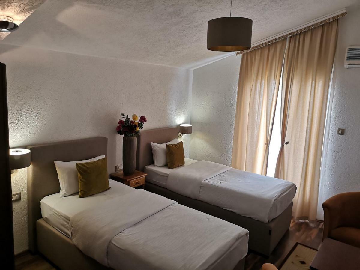 Hotel Ideal พอดโกริกา ภายนอก รูปภาพ