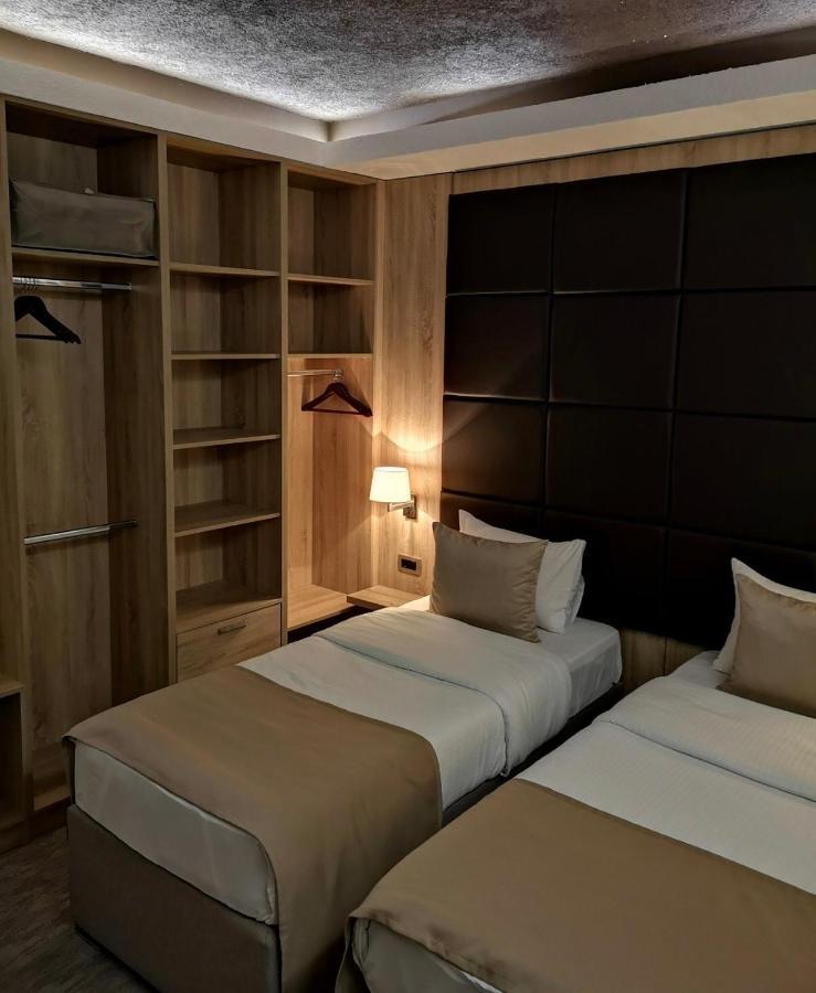 Hotel Ideal พอดโกริกา ภายนอก รูปภาพ